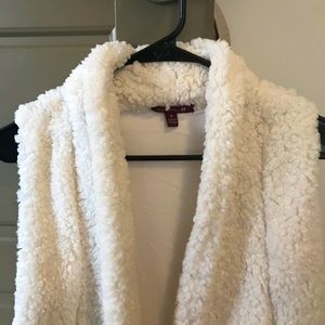 Cozy White Vest - size small